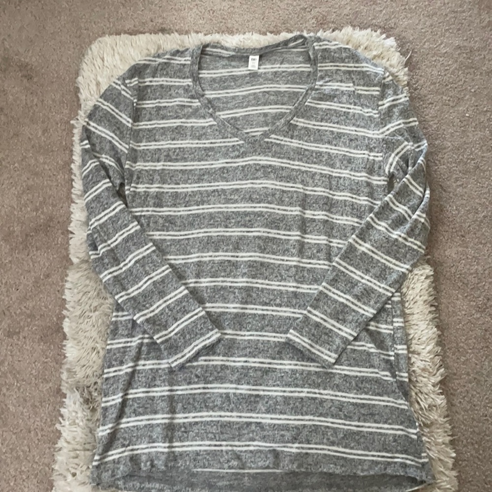 BP brand size XS long line sweater in gray & white